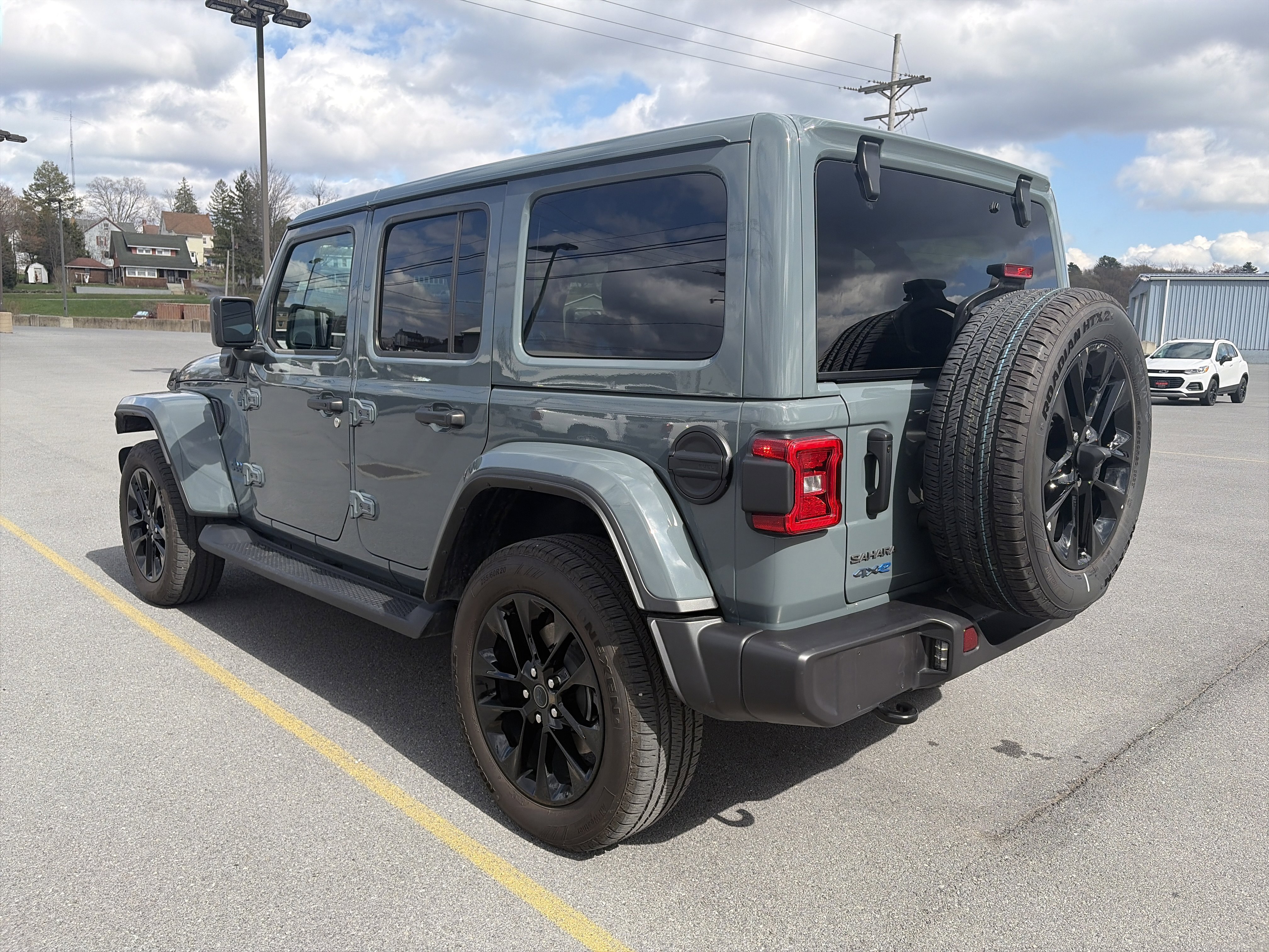 Used 2025 Jeep Wrangler Sahara image 6