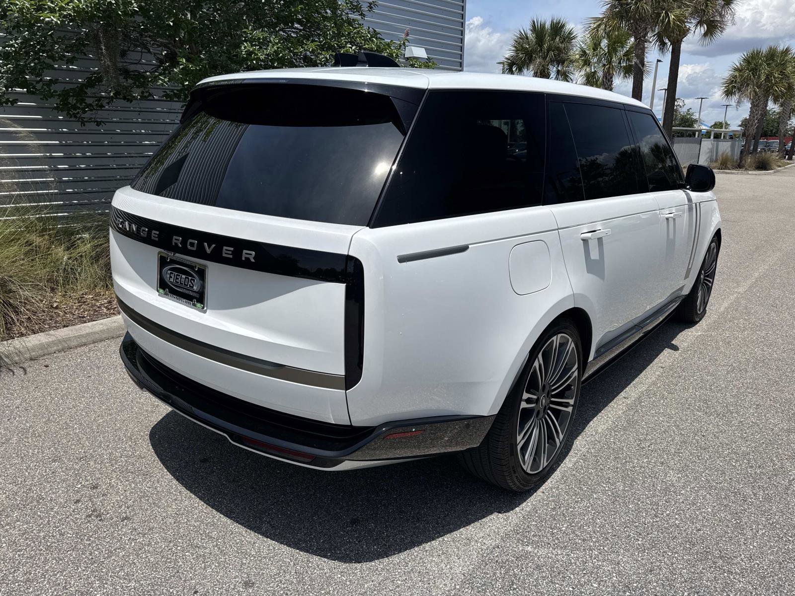 Certified 2025 Land Rover Range Rover Long Wheelbase SE AWD/4WD image 6