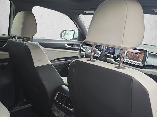 Used 2024 Volkswagen Atlas Cross Sport SEL Premium R-Line image 20