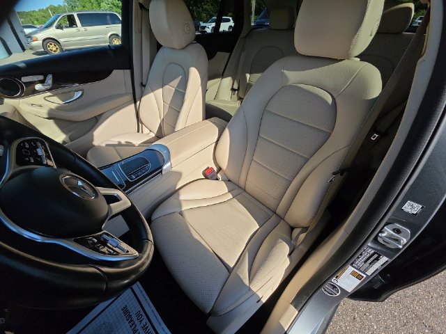 Used 2022 Mercedes-Benz GLC 300 4MATIC image 11