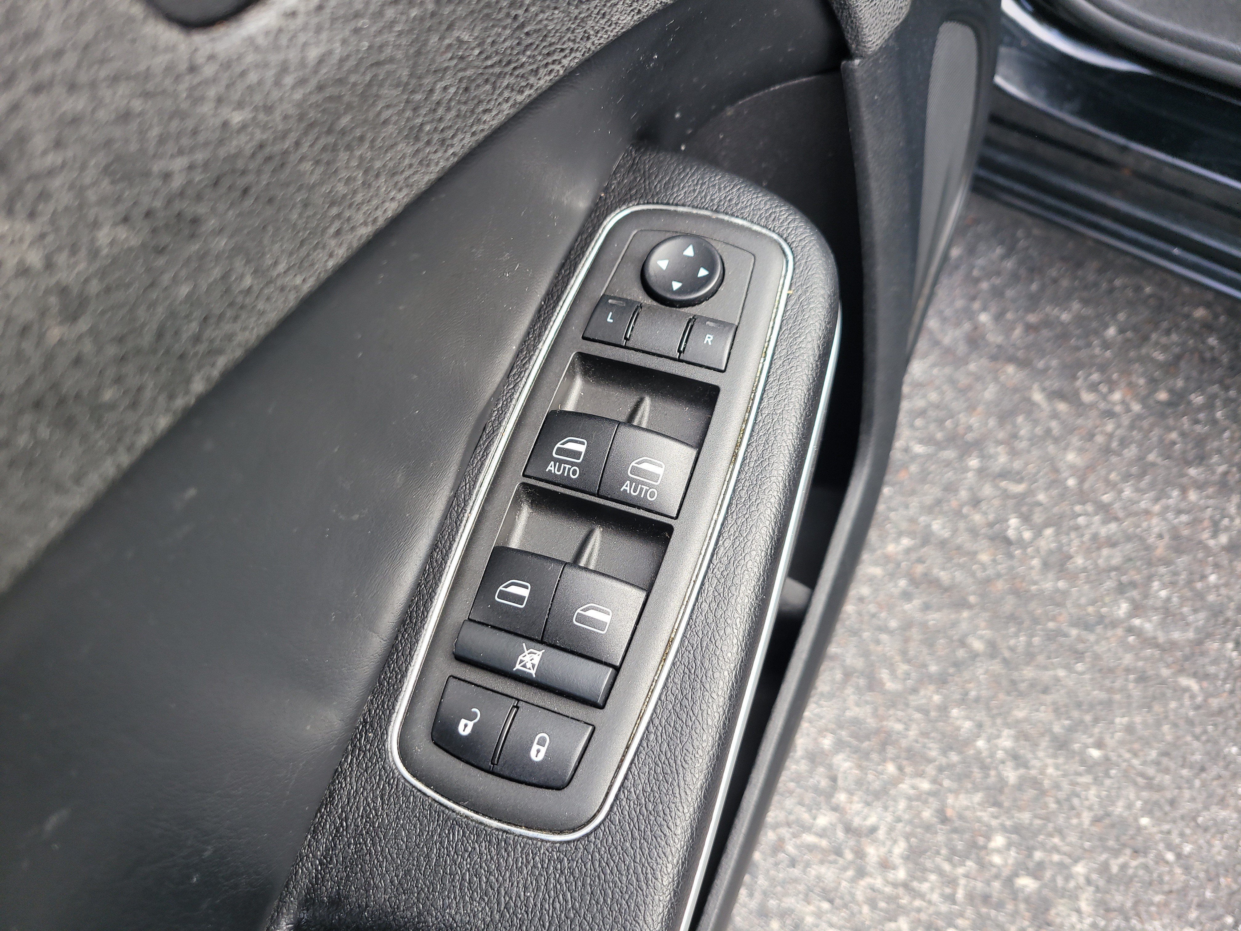 Used 2022 Dodge Charger SXT w/ Leather Interior Group RWD image 16