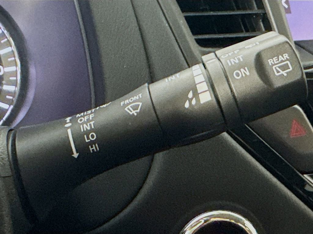 Used 2018 Nissan Pathfinder SV image 13