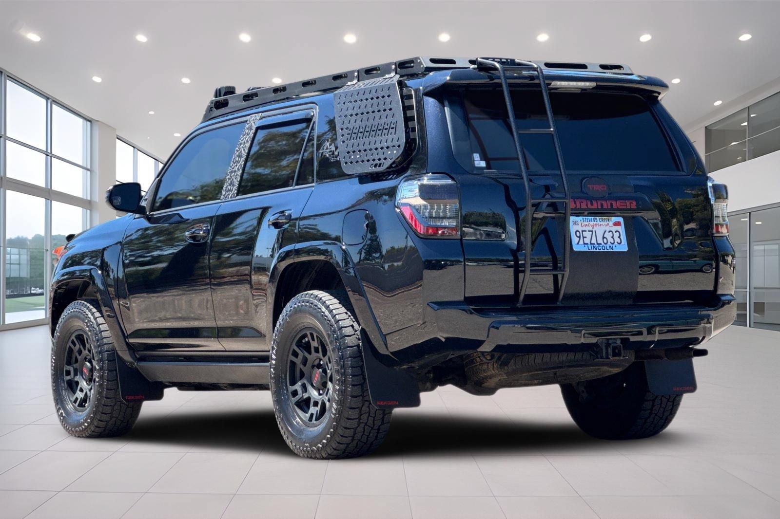 Used 2021 Toyota 4Runner TRD Off-Road Premium w/ Moonroof Package AWD/4WD image 6