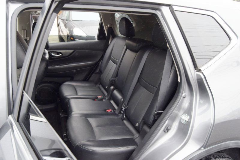Used 2018 Nissan Rogue SL w/ Premium Package image 28
