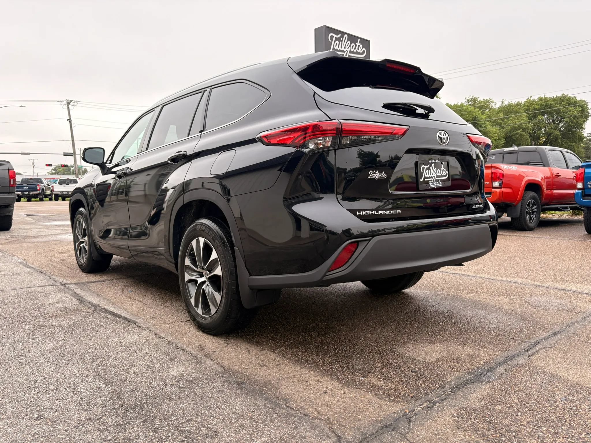 Used 2021 Toyota Highlander XLE AWD/4WD image 5