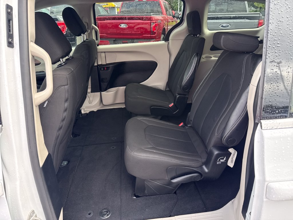Used 2023 Chrysler Voyager LX FWD image 18