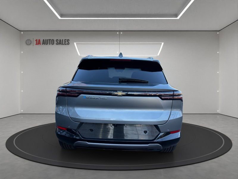 Used 2024 Chevrolet Equinox EV LT image 4