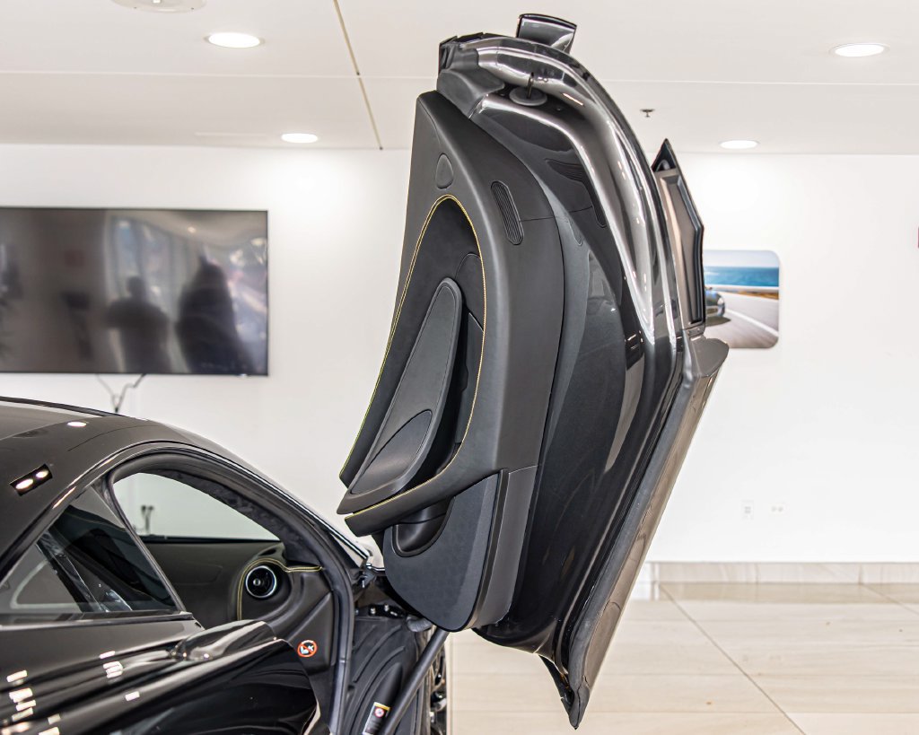 Used 2019 McLaren 570S Coupe RWD image 25