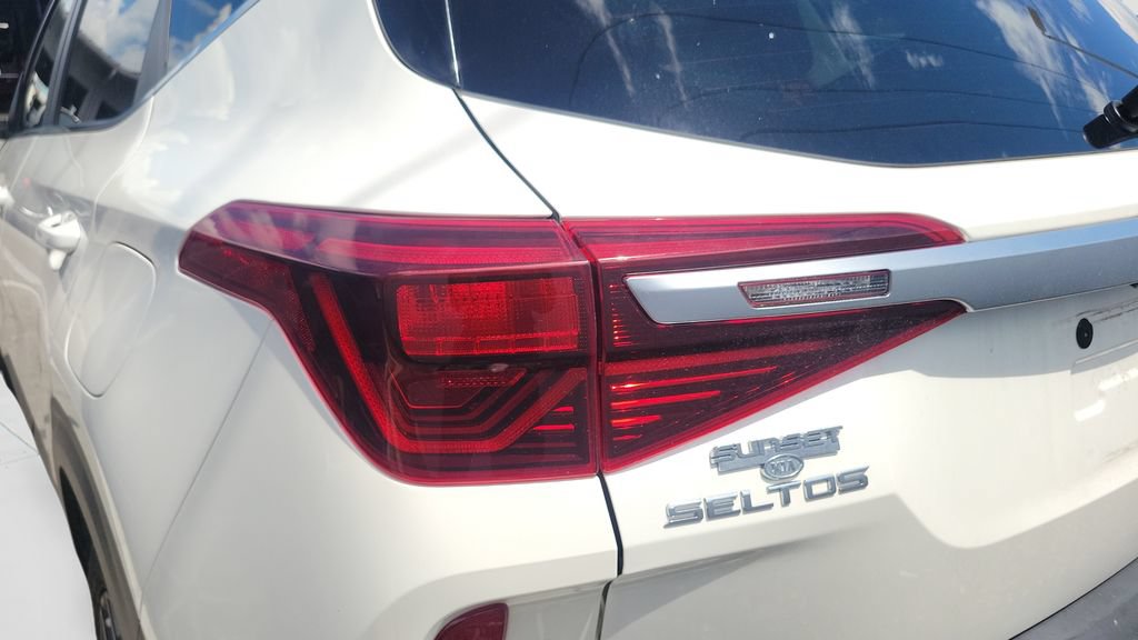 Used 2021 Kia Seltos EX AWD/4WD image 10