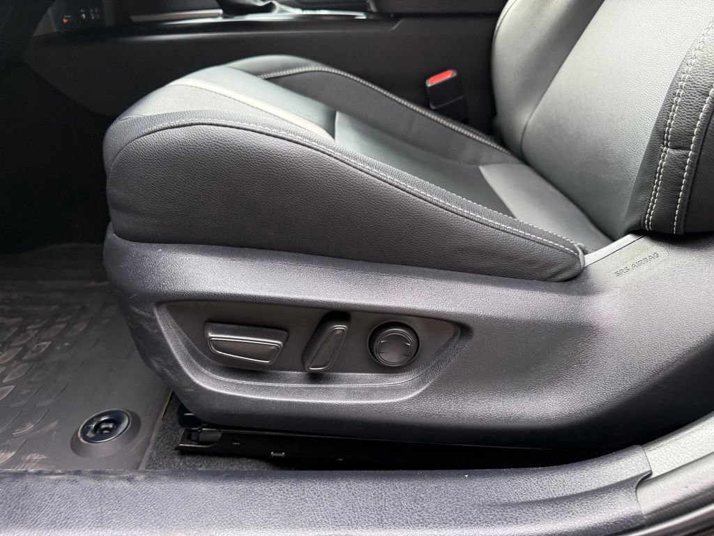 Used 2025 Toyota Camry SE FWD image 14