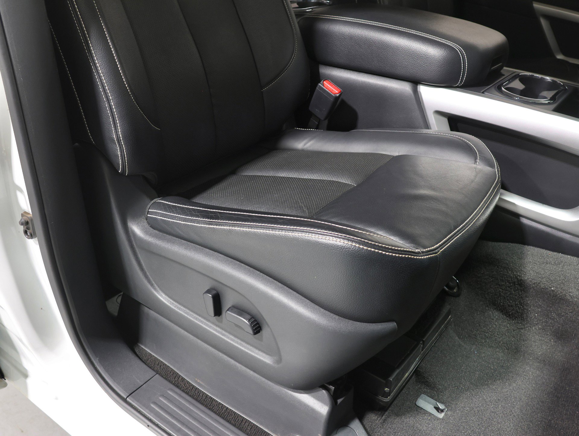 Used 2017 Nissan Titan PRO-4X w/ Pro-4x Convenience Package image 59