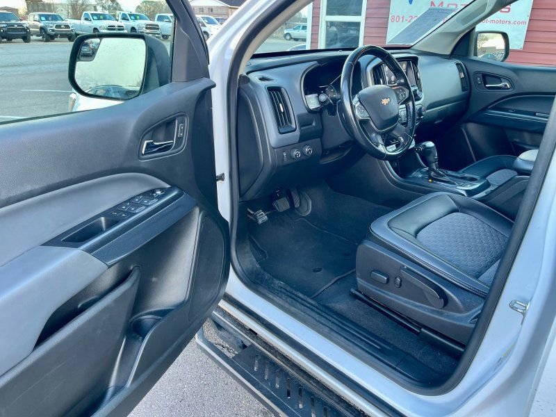 Used 2021 Chevrolet Colorado Z71 w/ Safety Package image 8