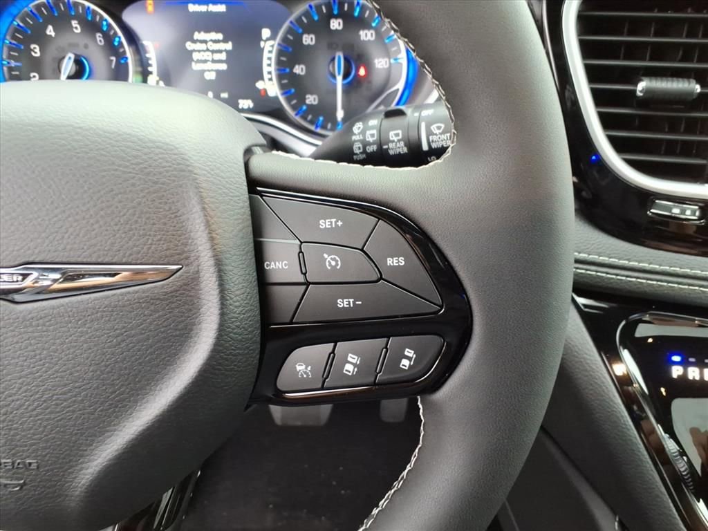 New 2026 Chrysler Pacifica Limited image 22