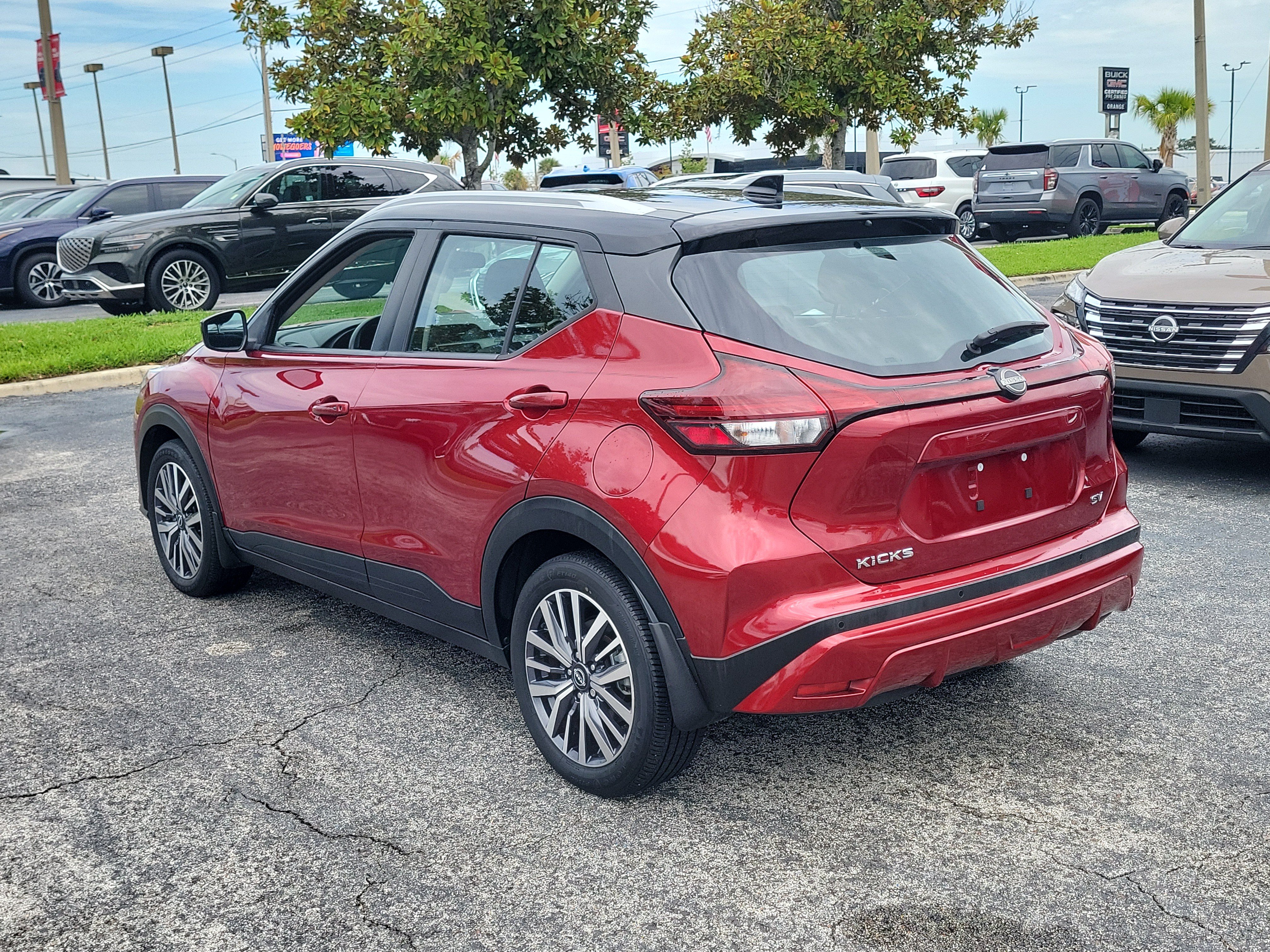 Certified 2023 Nissan Kicks SV FWD image 8