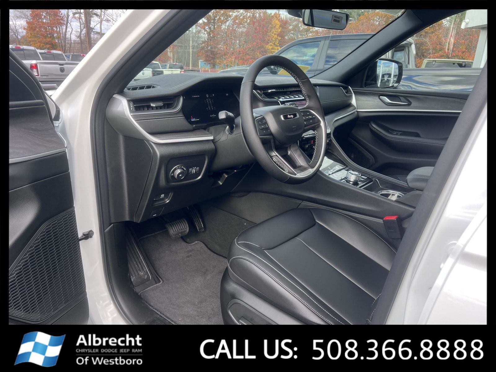 New 2025 Jeep Grand Cherokee Limited image 9