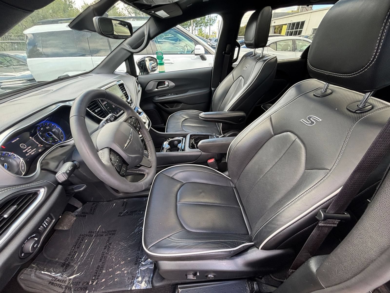 Used 2025 Chrysler Pacifica Limited FWD image 29