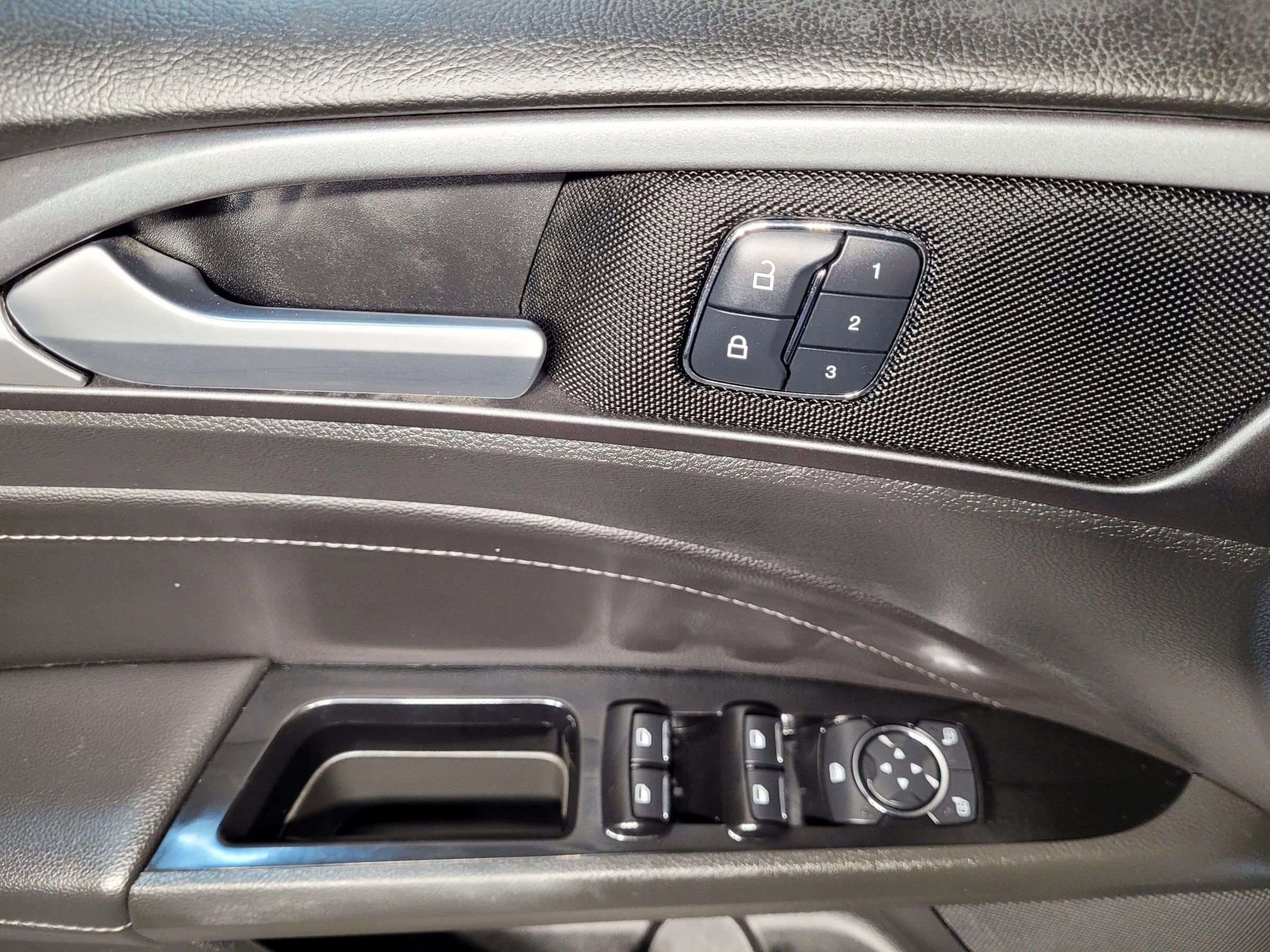 Used 2016 Ford Fusion Titanium image 16