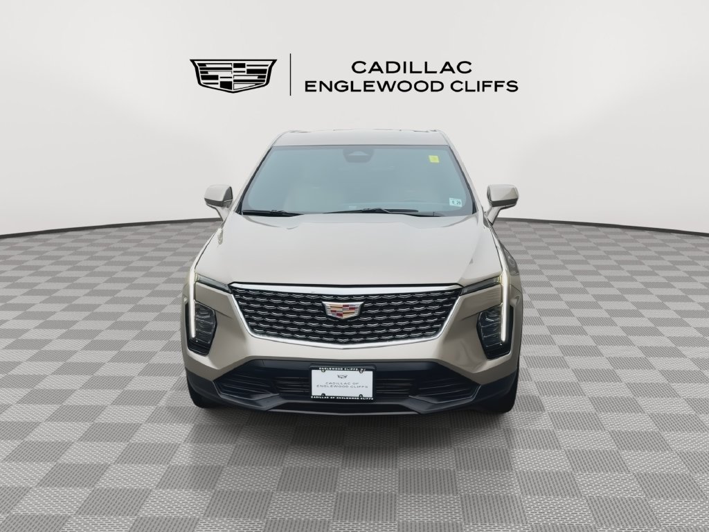 Certified 2024 Cadillac XT4 Luxury w/ Cold Weather Package FWD image 3