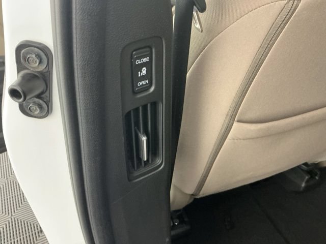 Certified 2024 Honda Odyssey EX image 9