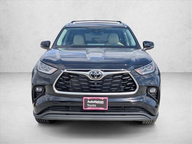 New 2025 Toyota Highlander Limited image 6