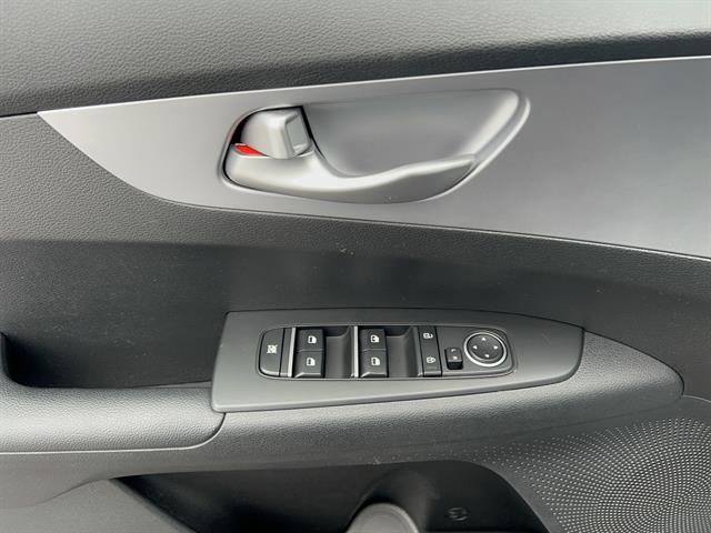 Used 2022 Kia Forte FE image 10
