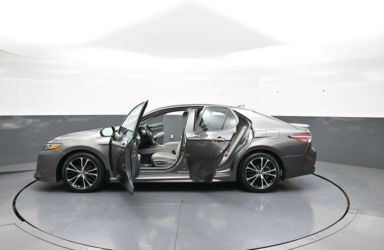 Used 2020 Toyota Camry SE w/ Convenience Package FWD image 45
