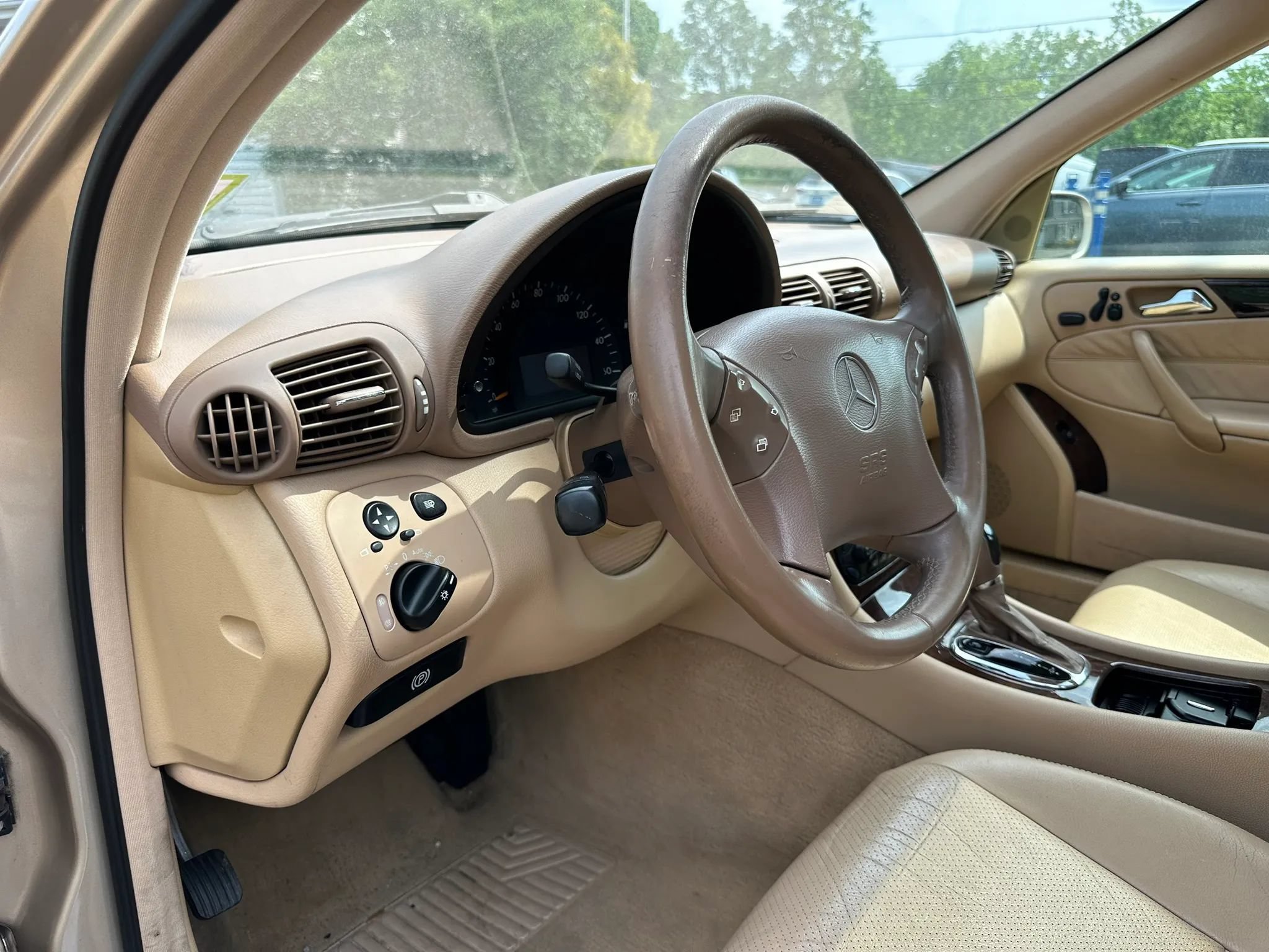 Used 2001 Mercedes-Benz C 320 Sedan image 10