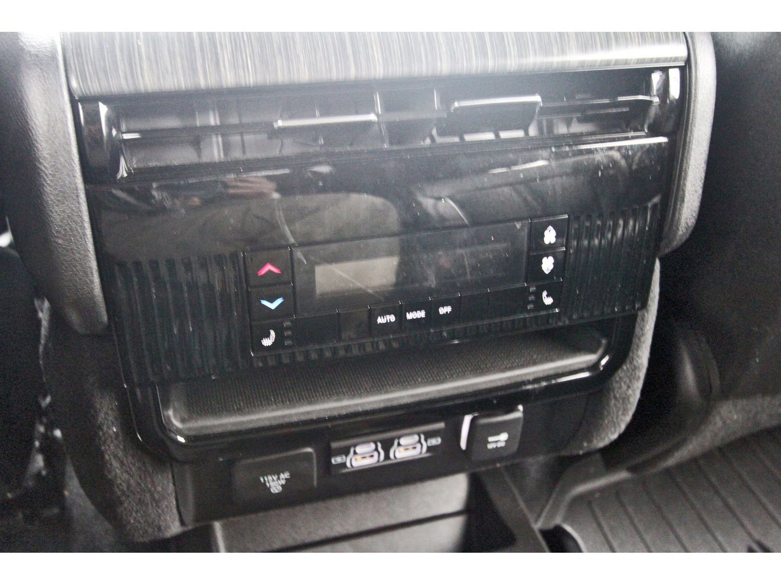 Used 2023 Jeep Wagoneer Series III w/ Preferred Equipment Group AWD/4WD image 16