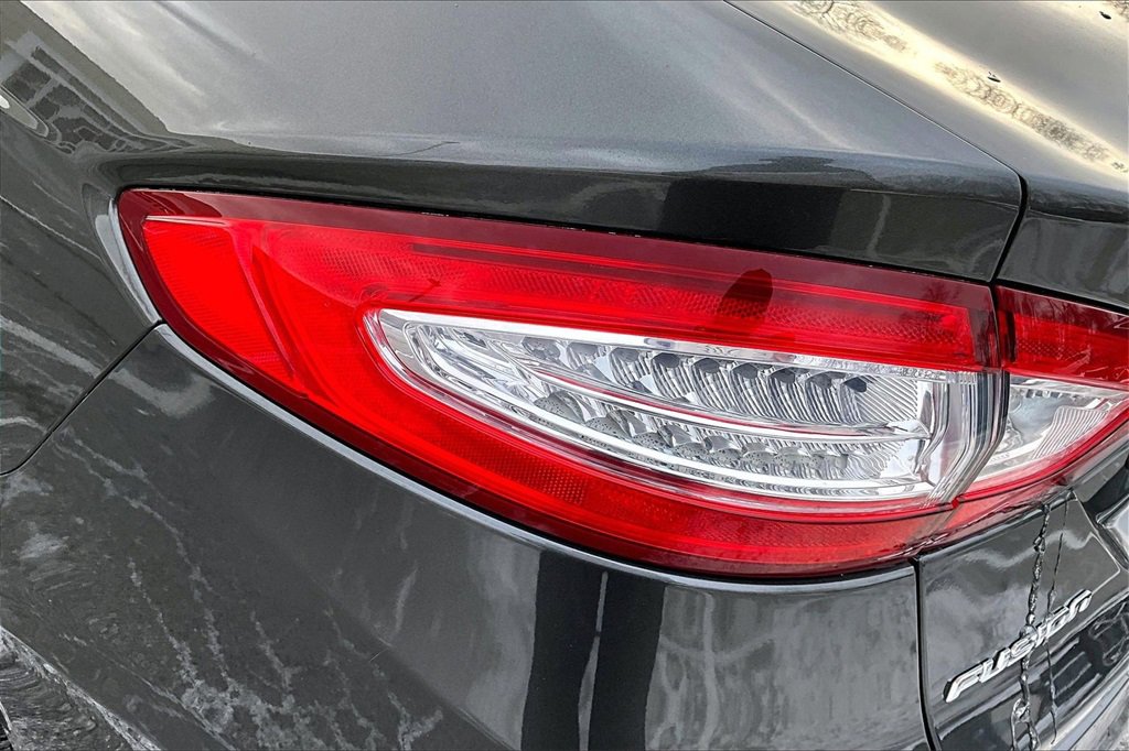 Used 2016 Ford Fusion SE image 22