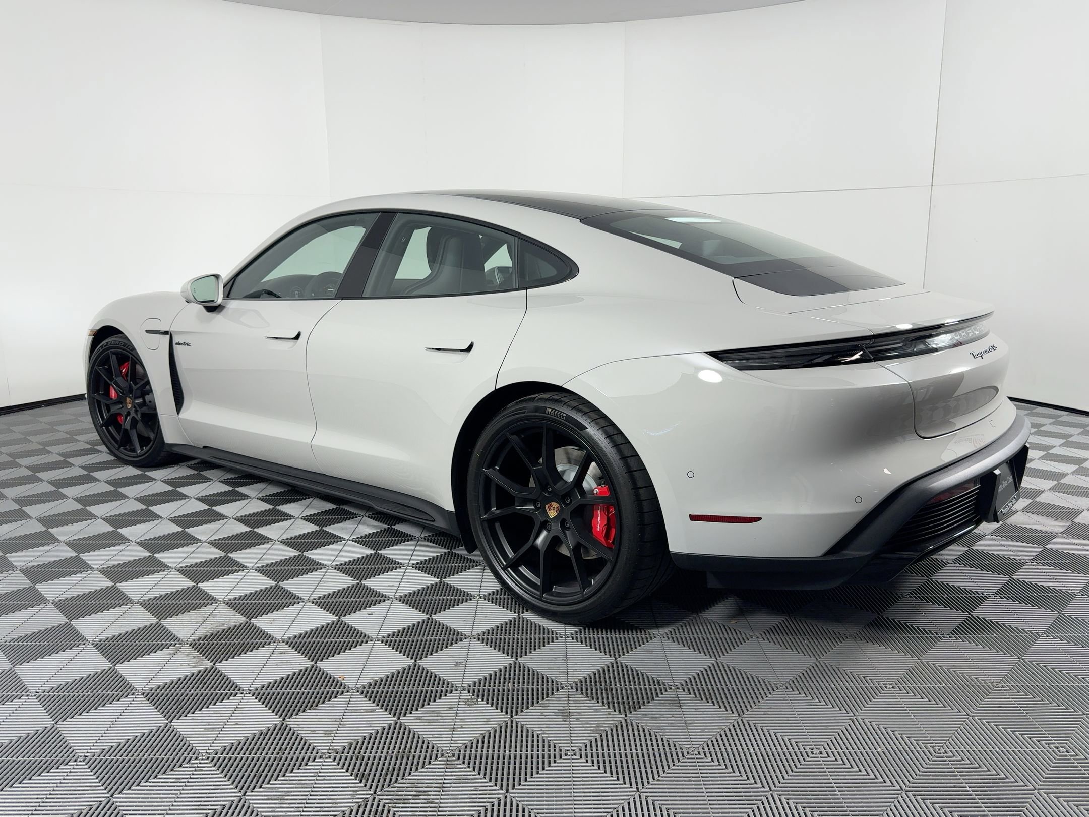 New 2026 Porsche Taycan GTS image 3