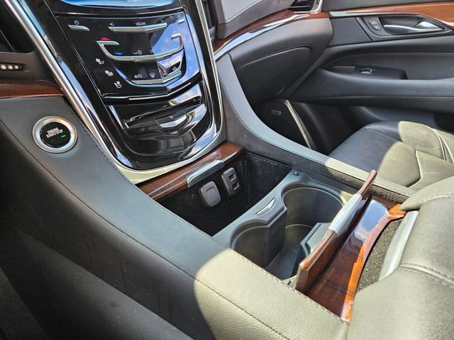 Used 2019 Cadillac Escalade Luxury AWD/4WD image 23