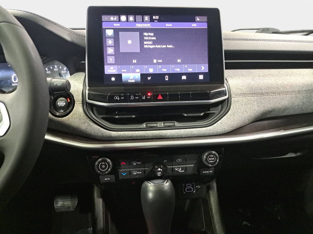 Certified 2023 Jeep Compass Latitude image 19