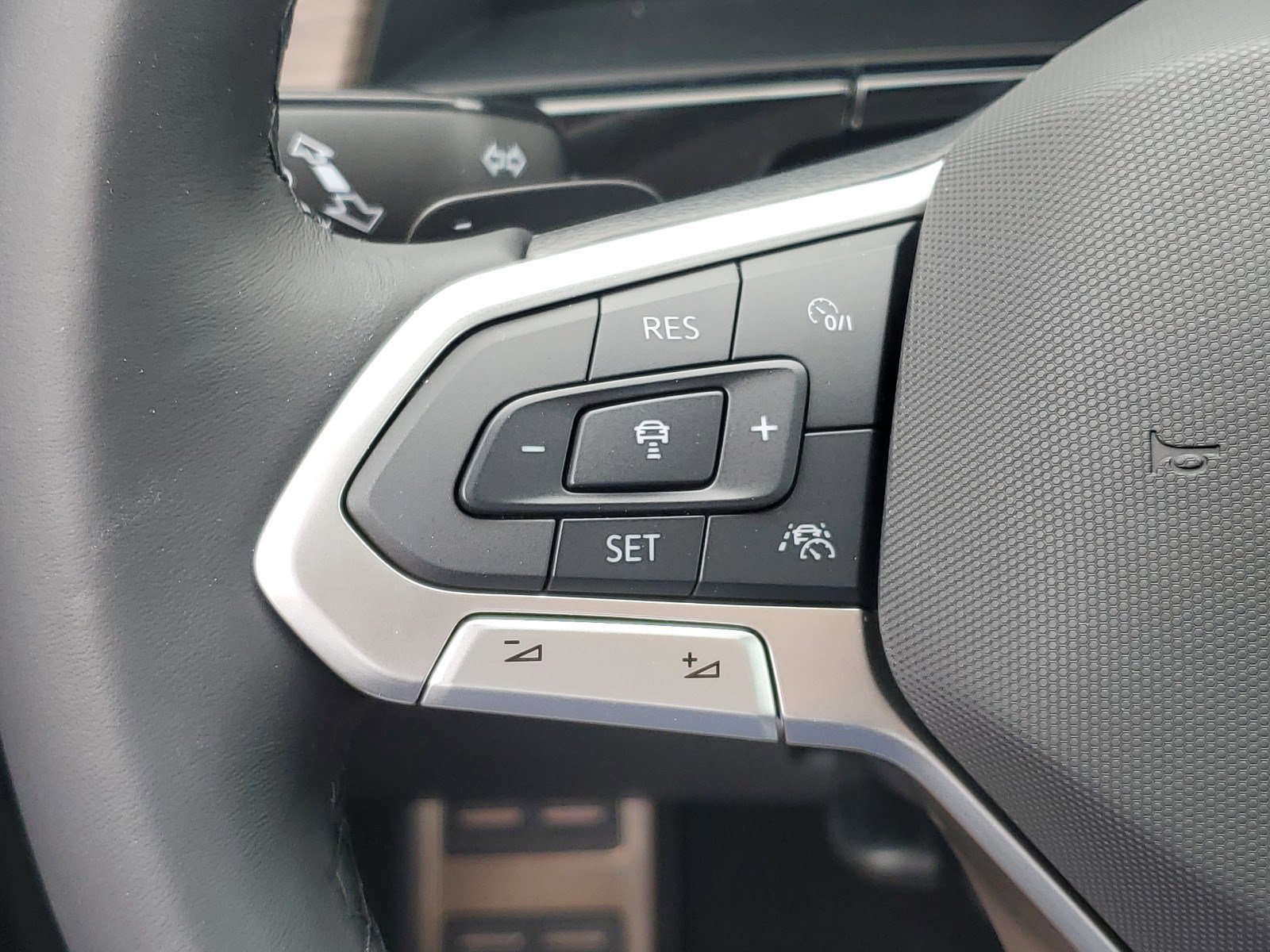 New 2025 Volkswagen Atlas SEL Premium R-Line image 22