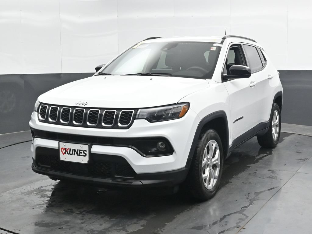 Used 2024 Jeep Compass Latitude AWD/4WD image 6