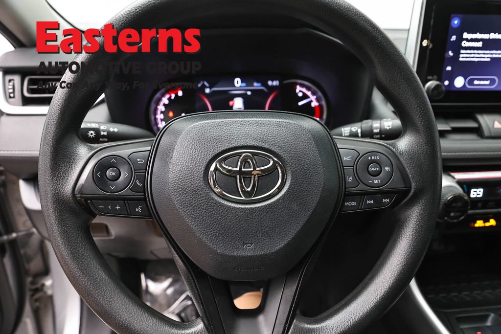 Used 2024 Toyota RAV4 XLE AWD/4WD image 10