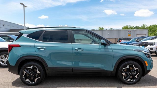 Used 2024 Kia Seltos EX AWD/4WD image 5