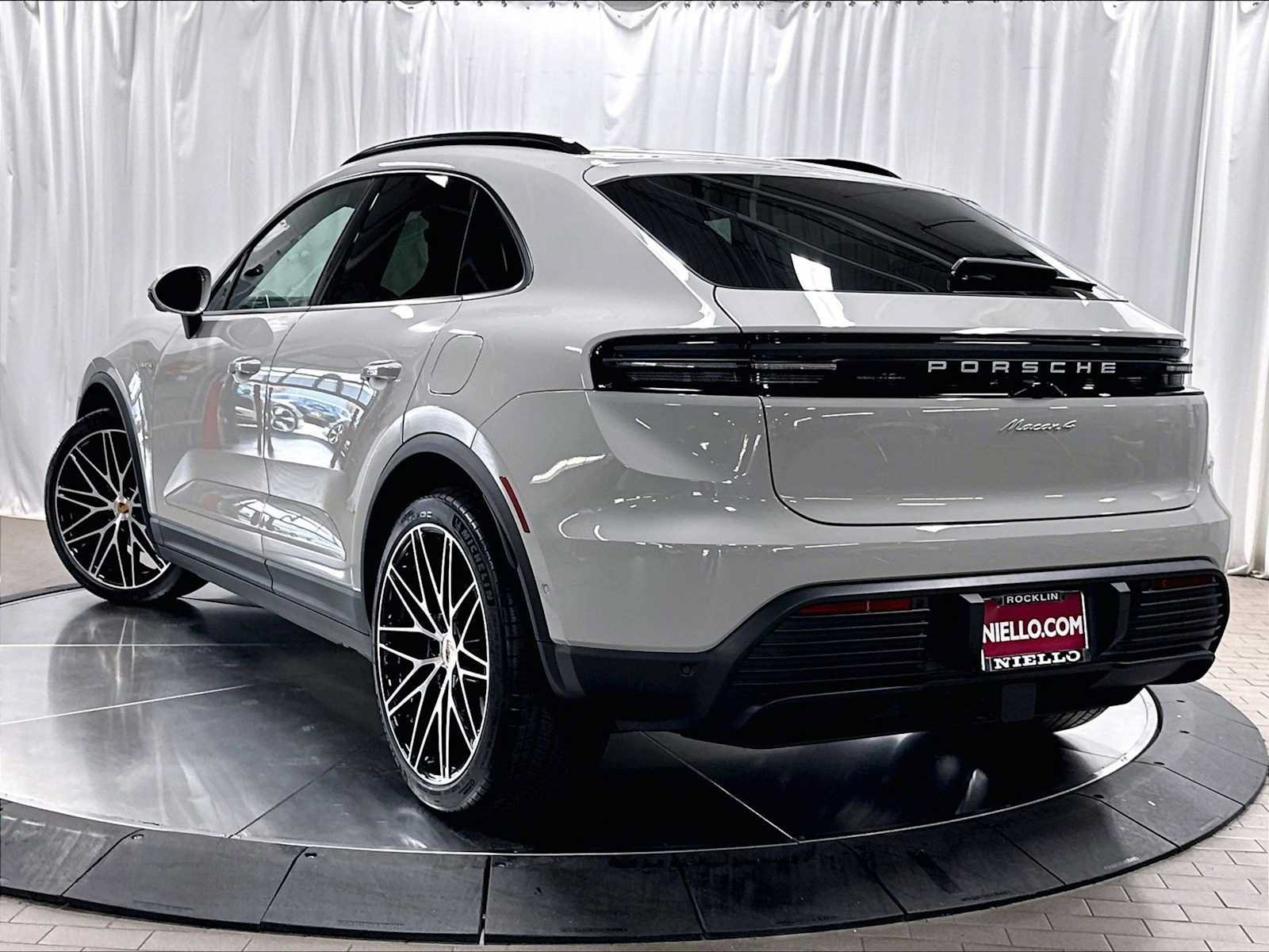 New 2026 Porsche Macan 4 Electric AWD/4WD image 3