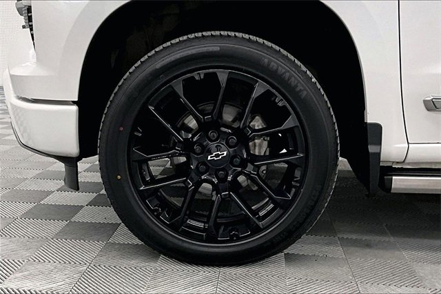 Used 2023 Chevrolet Silverado 1500 High Country w/ High Country Premium Package image 9