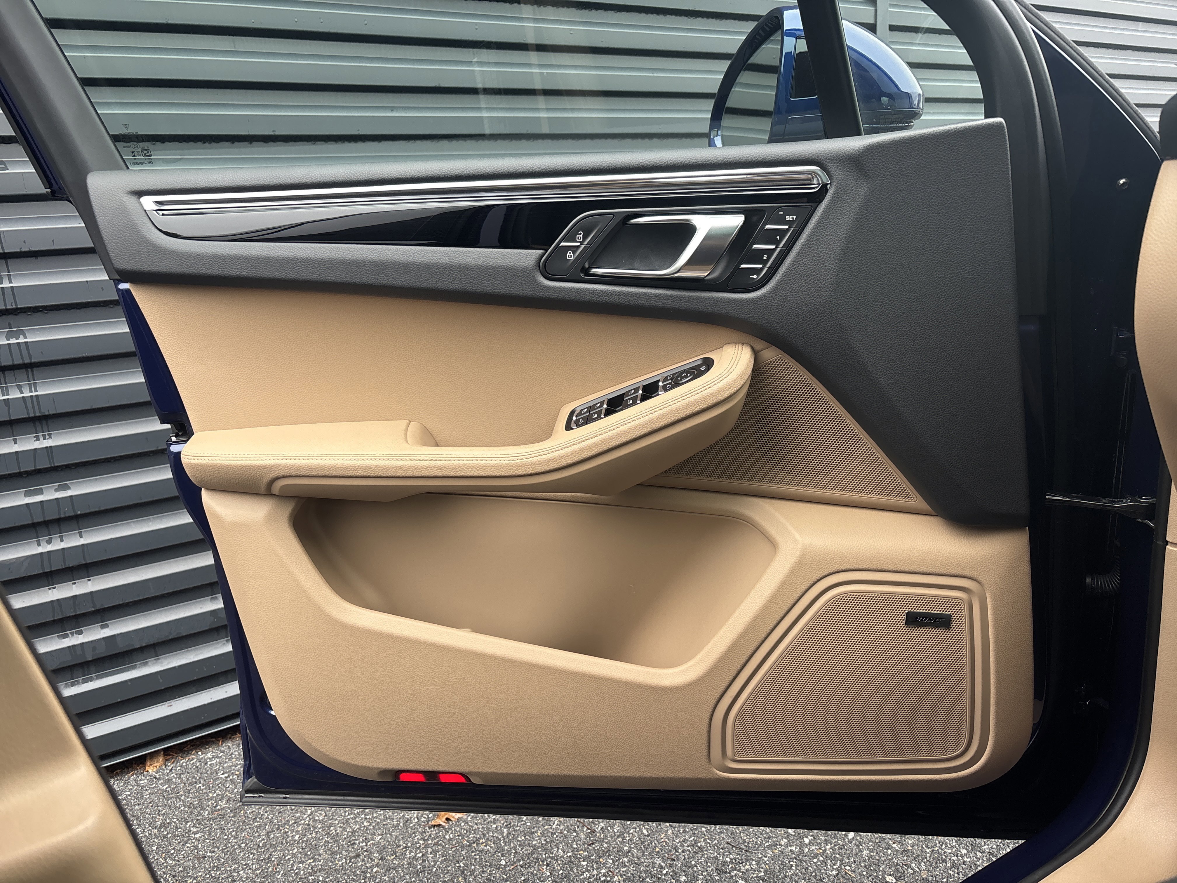 Certified 2025 Porsche Macan image 15