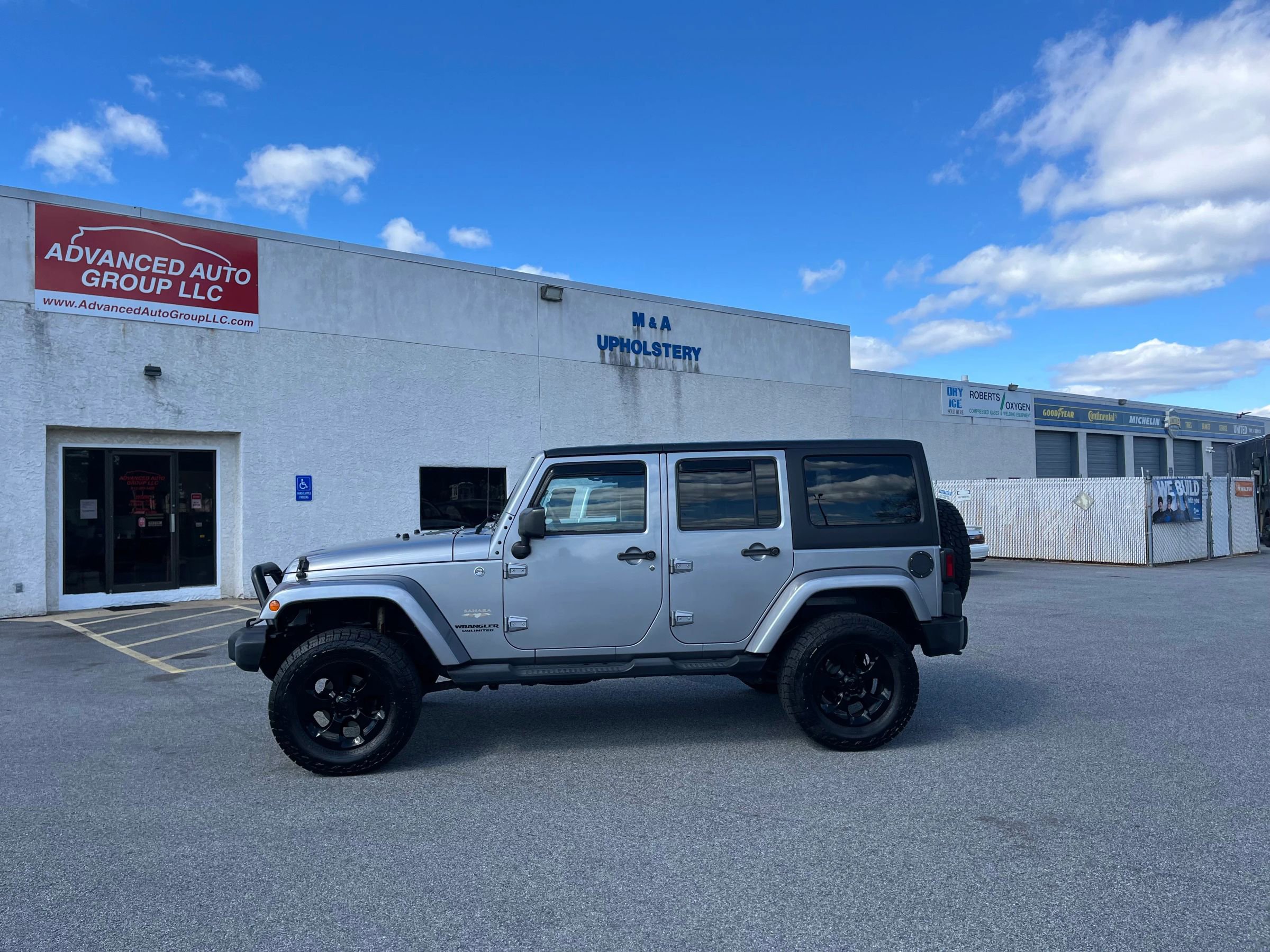 Used 2014 Jeep Wrangler Unlimited Sahara w/ Dual Top Group image 5