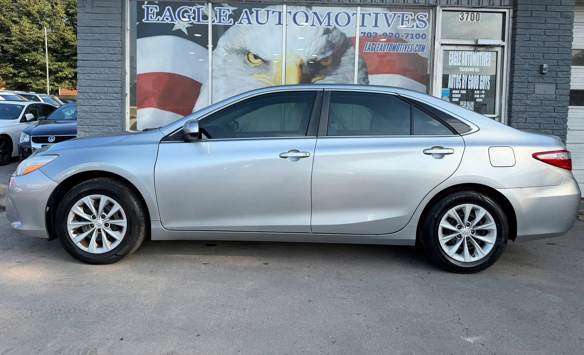 Used 2017 Toyota Camry LE w/ Moonroof Package FWD image 5
