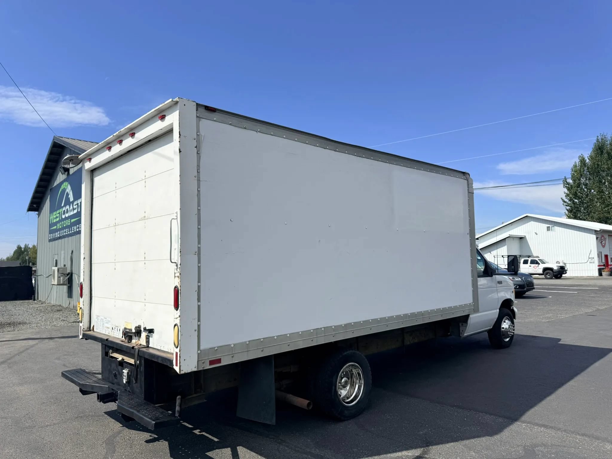 Used 2002 Ford E-350 and Econoline 350 Super Duty RWD image 9