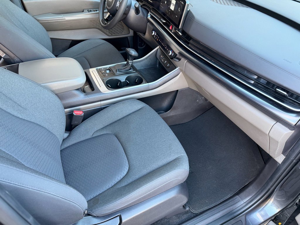 Used 2025 Kia Carnival LX image 24