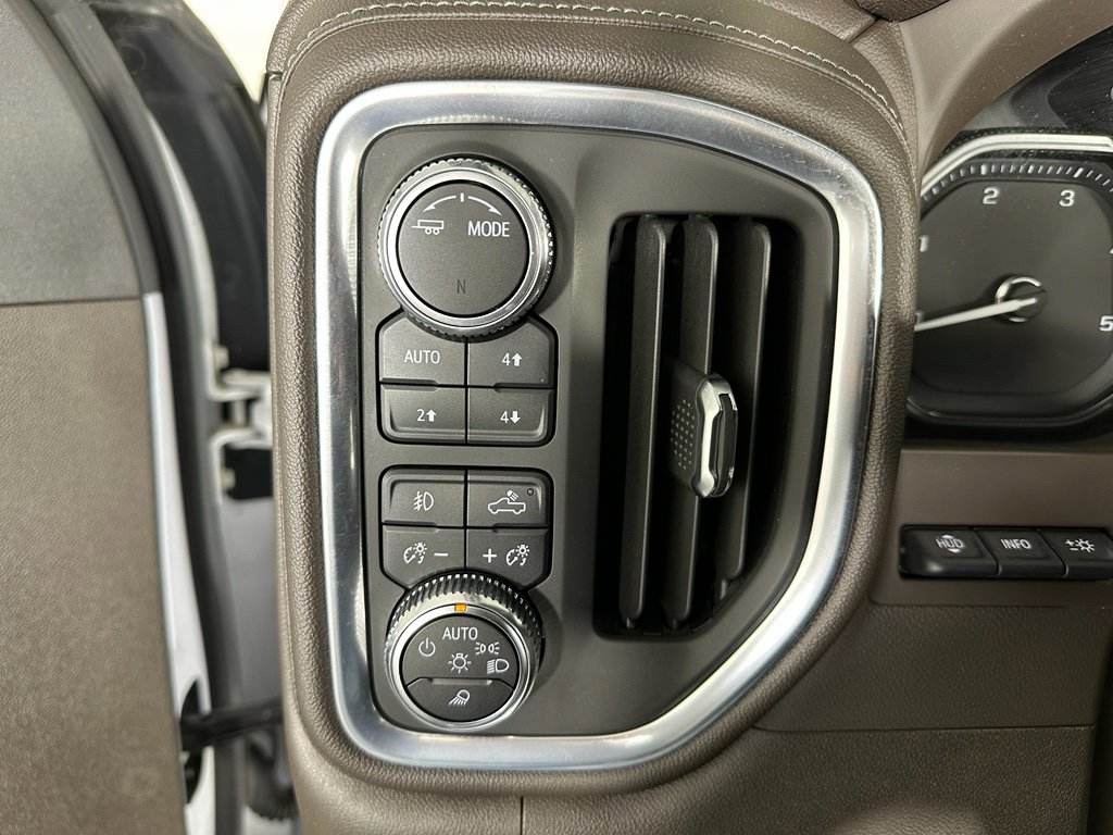 Used 2022 GMC Sierra 3500 Denali w/ Denali Ultimate Package image 13