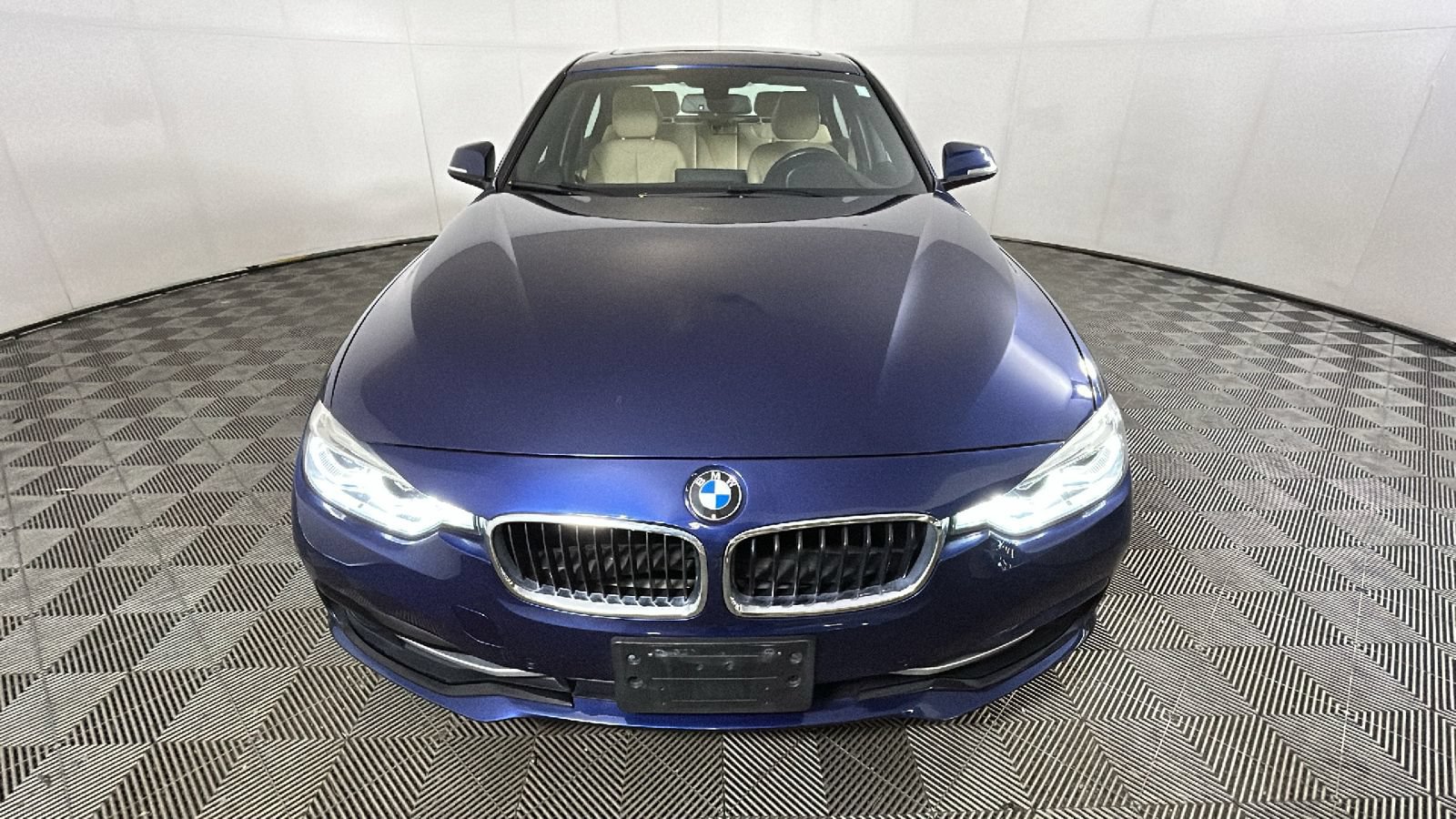 Used 2017 BMW 330i xDrive Sedan AWD/4WD image 9