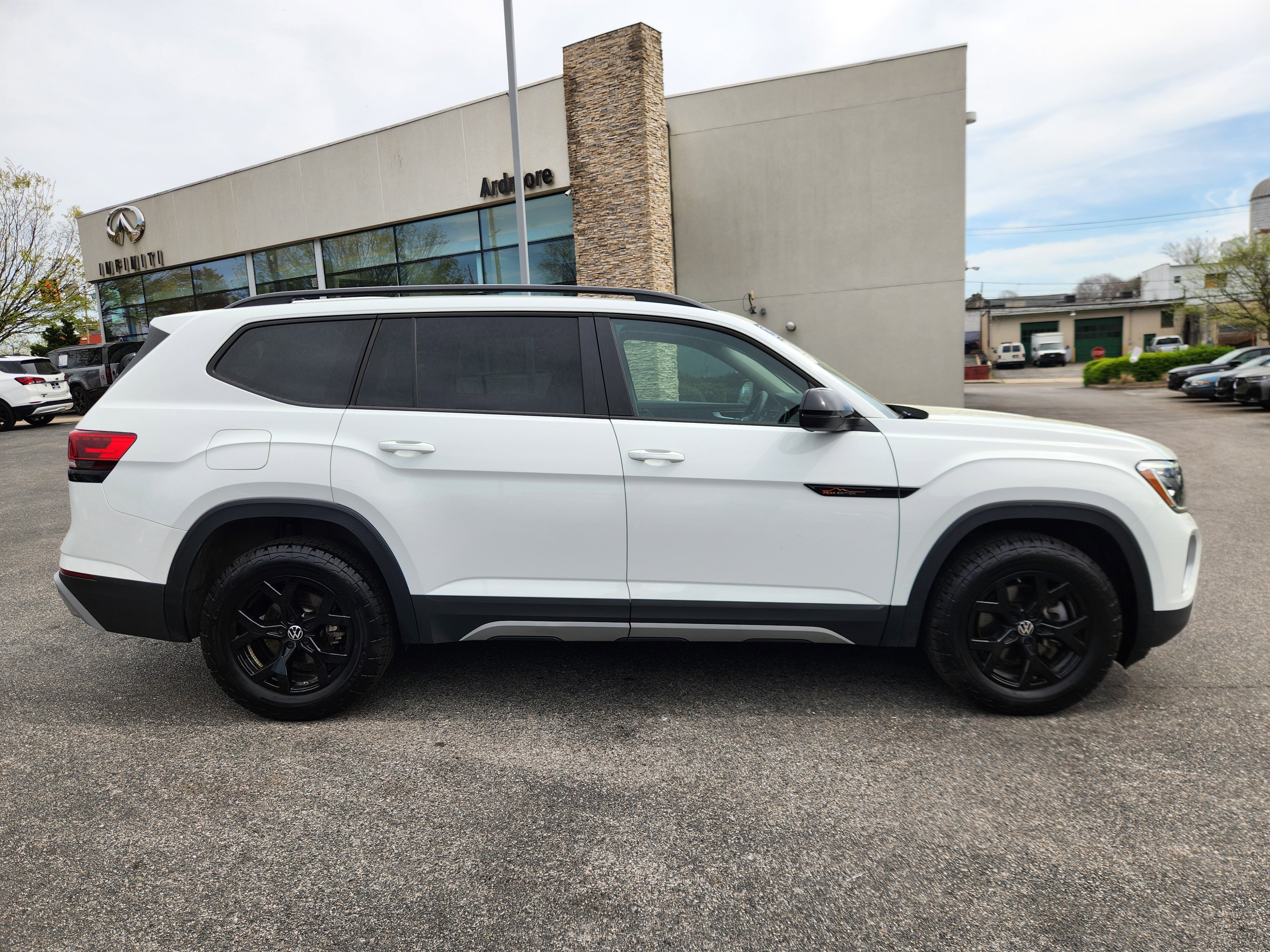 Certified 2025 Volkswagen Atlas Peak Edition SE image 6