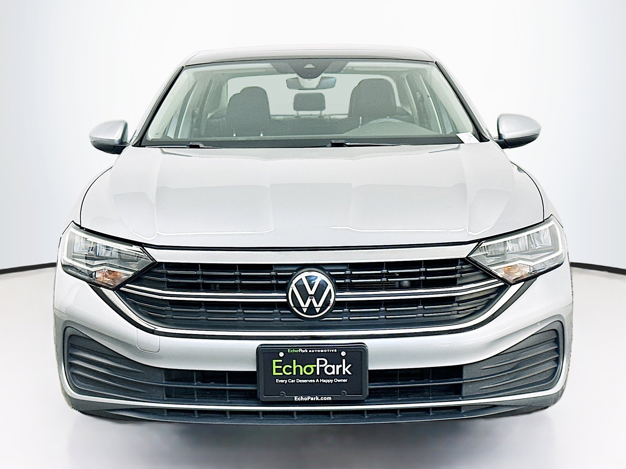 Used 2024 Volkswagen Jetta SE image 2