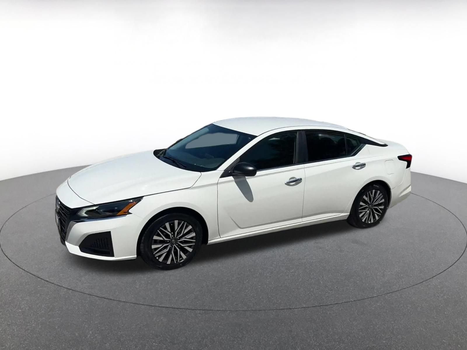 Used 2025 Nissan Altima 2.5 SV FWD image 6