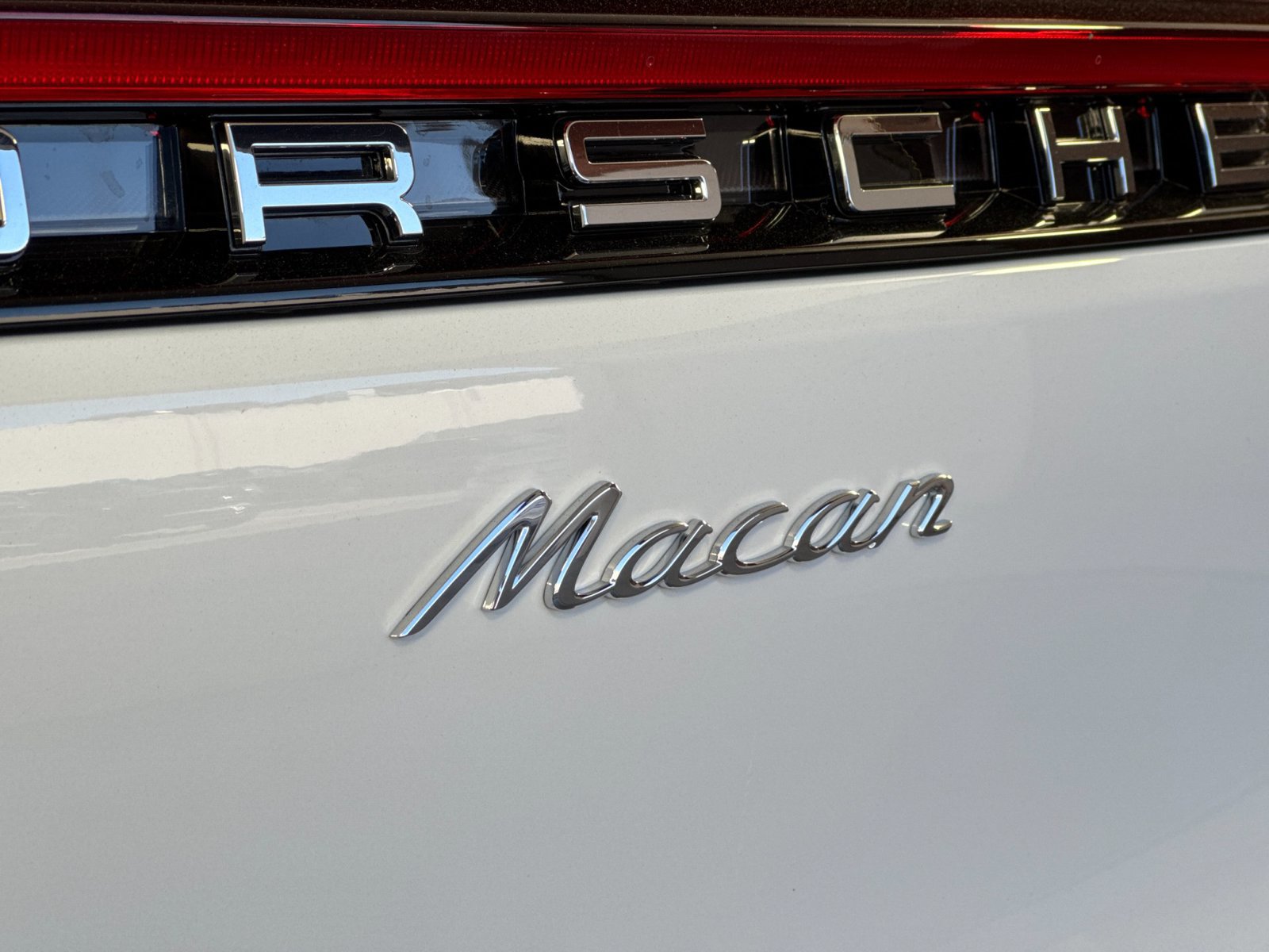 Certified 2026 Porsche Macan AWD/4WD image 34