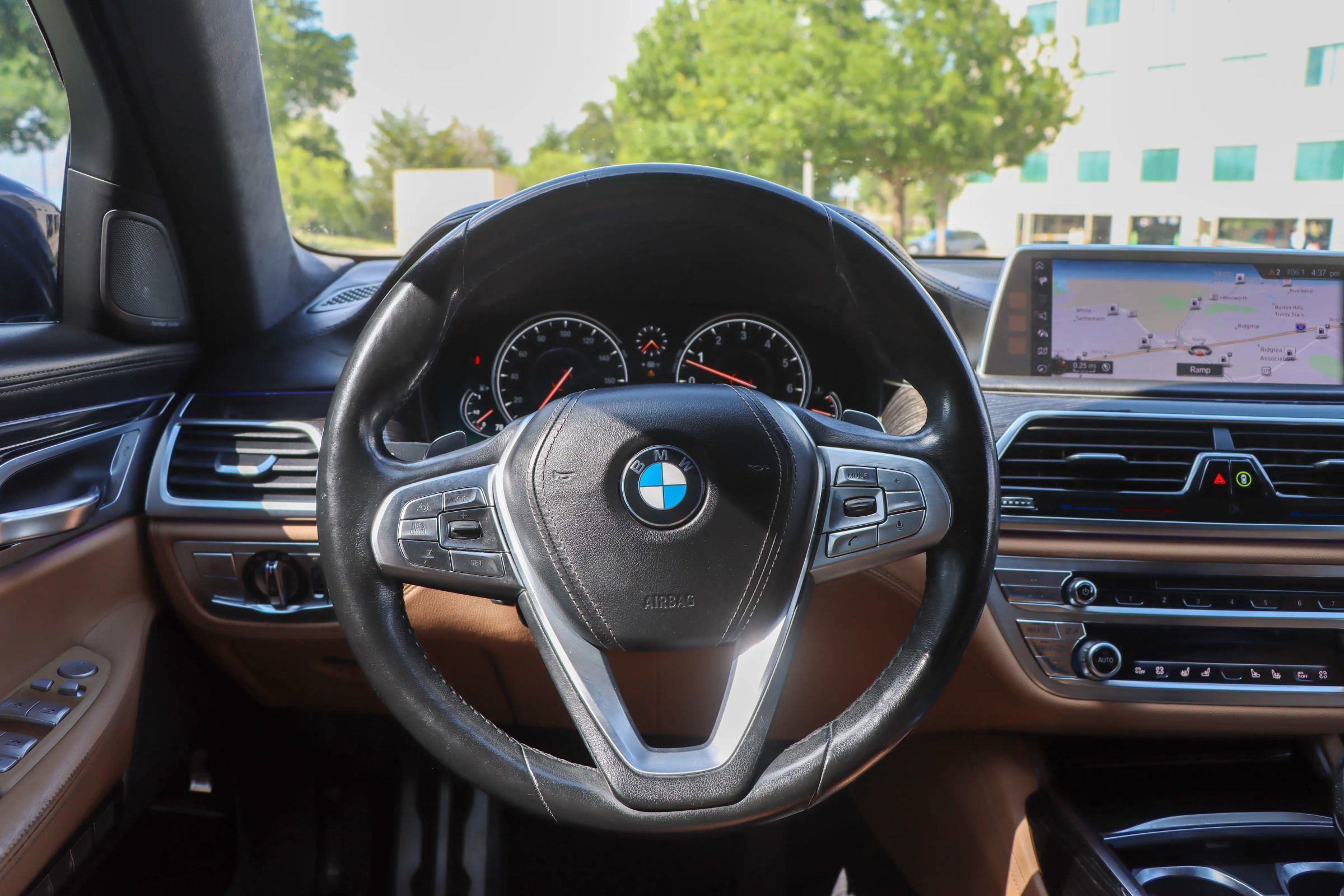 Used 2016 BMW 750i xDrive AWD/4WD image 28